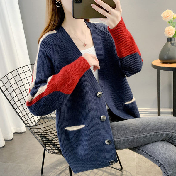 Voľný tehotenský kardigan s vreckami a zapínaním na gombíky