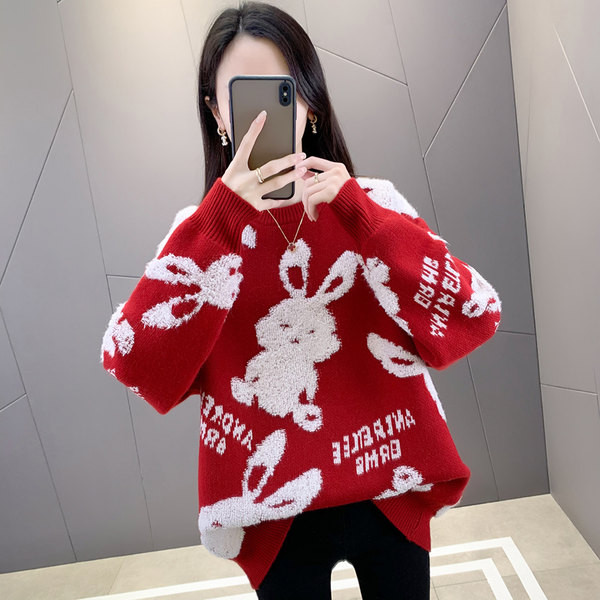 Nový model dámskeho širokého svetra s oválnym výstrihom