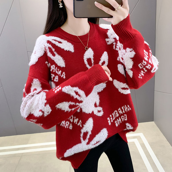 Nový model dámskeho širokého svetra s oválnym výstrihom