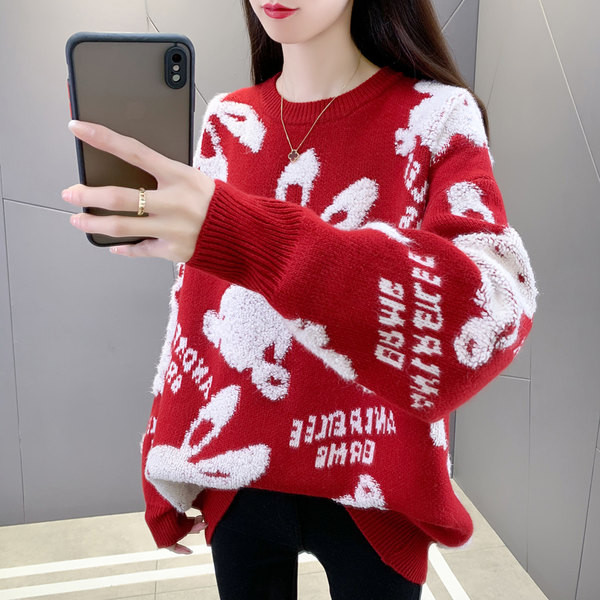 Nový model dámskeho širokého svetra s oválnym výstrihom