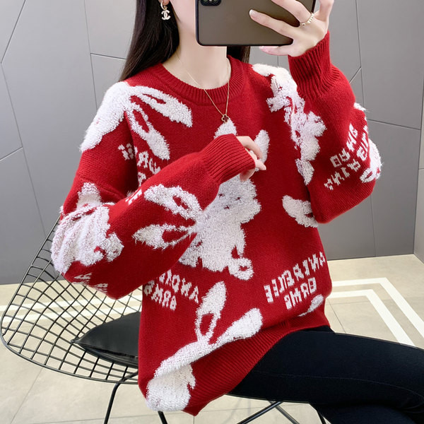 Nový model dámskeho širokého svetra s oválnym výstrihom