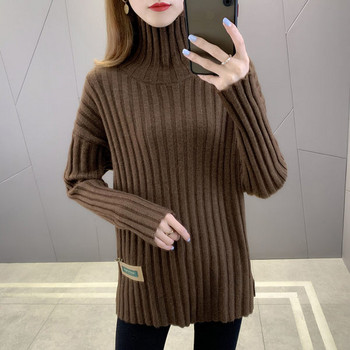 Раиран дамски пуловер с висока яка