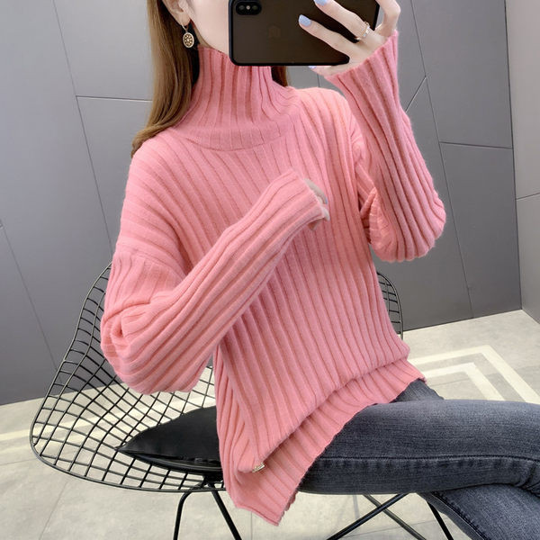 Moteriškas dryžuotas megztinis aukšta apykakle