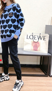 Dámsky ležérny sveter s dlhým rukávom