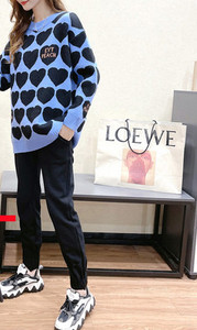 Dámsky ležérny sveter s dlhým rukávom