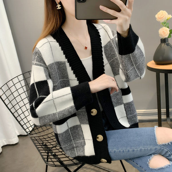 Plataus rašto nėščiųjų megztinis su smailia iškirpte ir ilgomis rankovėmis