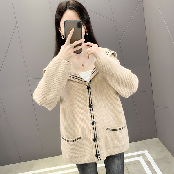 Dámsky ležérny kardigan s gombíkmi a vreckom