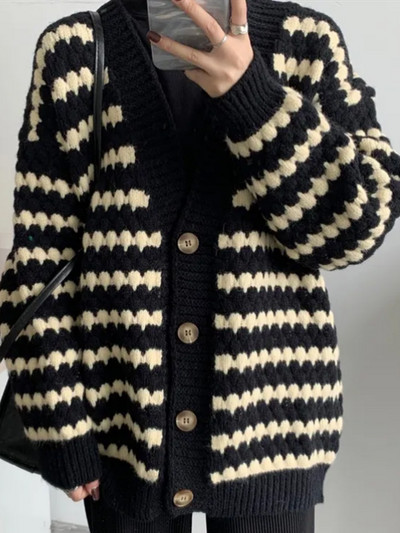 Dámsky pruhovaný kardigan s gombíkmi