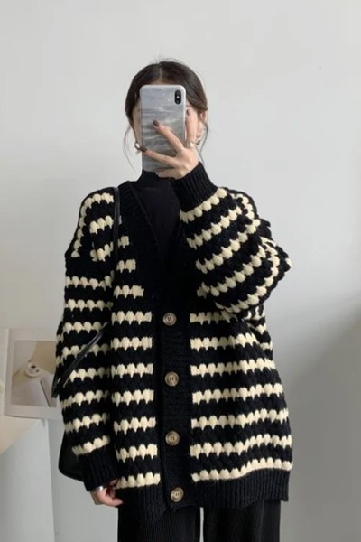 Dámsky pruhovaný kardigan s gombíkmi