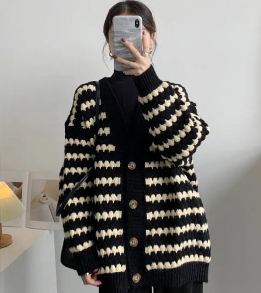 Dámsky pruhovaný kardigan s gombíkmi