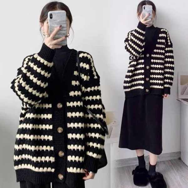 Dámsky pruhovaný kardigan s gombíkmi