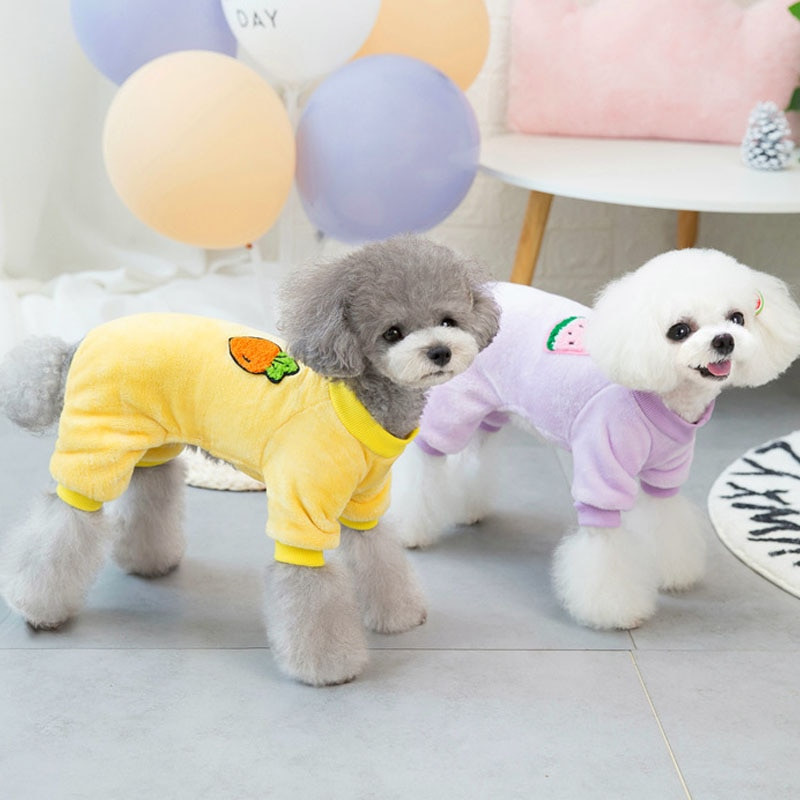 Pehme fliisist koerte pidžaama kombinesoon, talv lemmikloomakassi riided puuviljamustriga kommid värvi kapuutsiga pidžaama kombinesoonid väikestele koertele