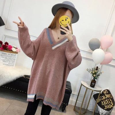 Laisvas nėščiųjų megztinis su V formos iškirpte