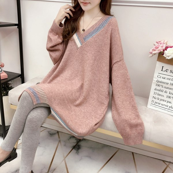 Laisvas nėščiųjų megztinis su V formos iškirpte