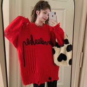 Plataus rašto megztinis nėščiosioms su išsiuvinėtomis raidėmis