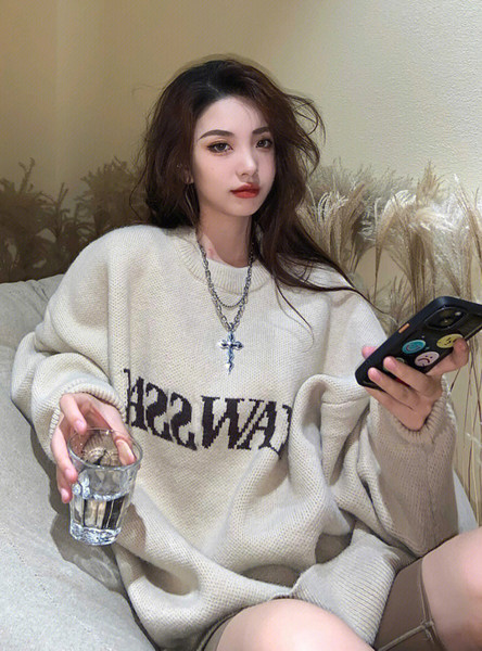 Avar sviiter kirjaga rasedatele