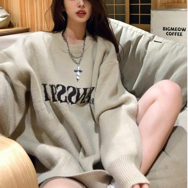 Avar sviiter kirjaga rasedatele