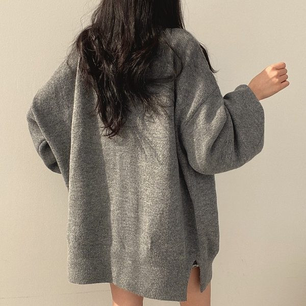 Įprastas žieminis megztinis nėščiosioms su polo apykakle