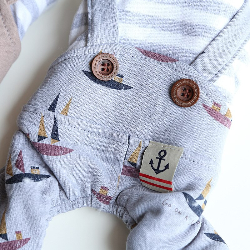 Oblečenie pre psov s potlačou plachetnice, pruhmi a šteniatkami pre štyroch nohách, zimný overal pre psov