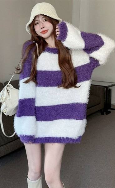 Nový model tehotenského svetra s oválnym výstrihom