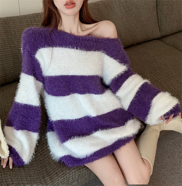 Nový model tehotenského svetra s oválnym výstrihom