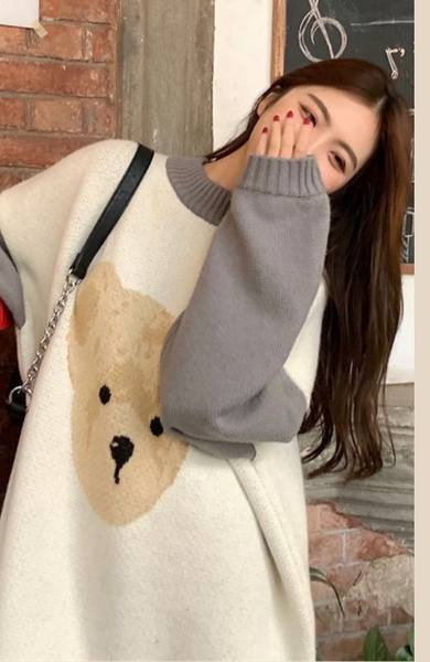 Moteriškas margintas megztinis aukšta apykakle