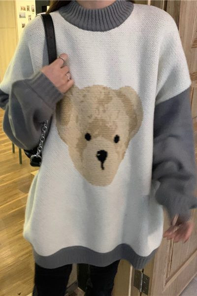 Moteriškas margintas megztinis aukšta apykakle