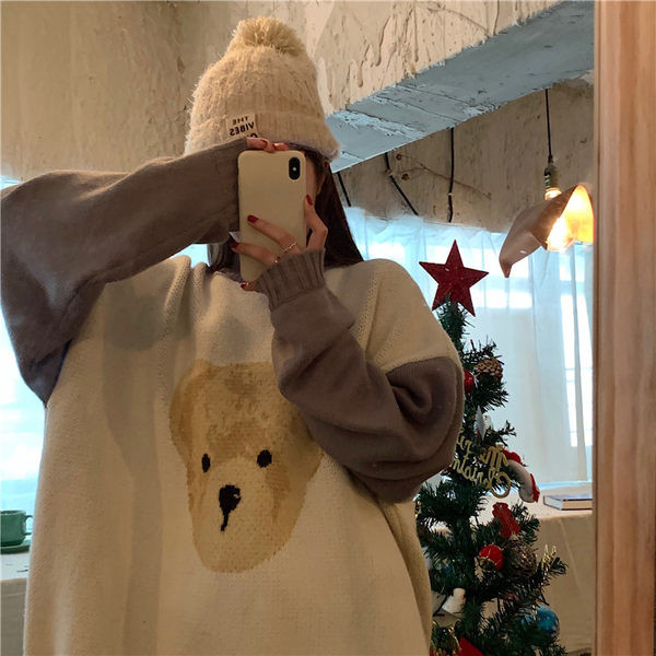 Moteriškas margintas megztinis aukšta apykakle