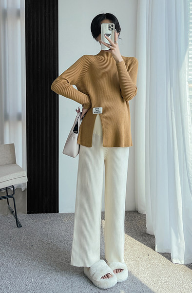 Įprastas megztinis nėščiosioms su polo kaklu - su skeltuku ir logotipu