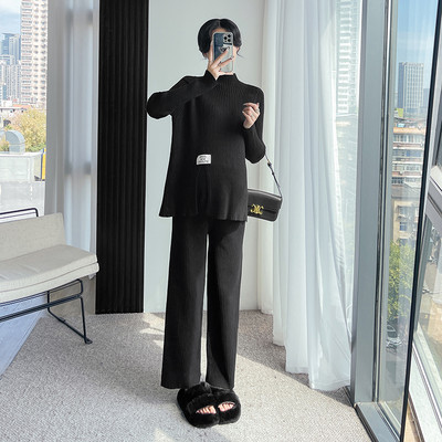 Įprastas megztinis nėščiosioms su polo kaklu - su skeltuku ir logotipu