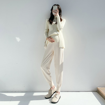 Įprastas megztinis nėščiosioms su polo kaklu - su skeltuku ir logotipu