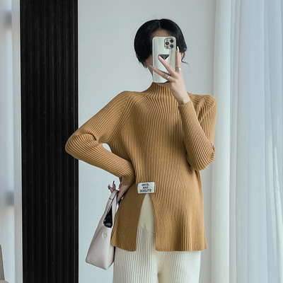 Įprastas megztinis nėščiosioms su polo kaklu - su skeltuku ir logotipu