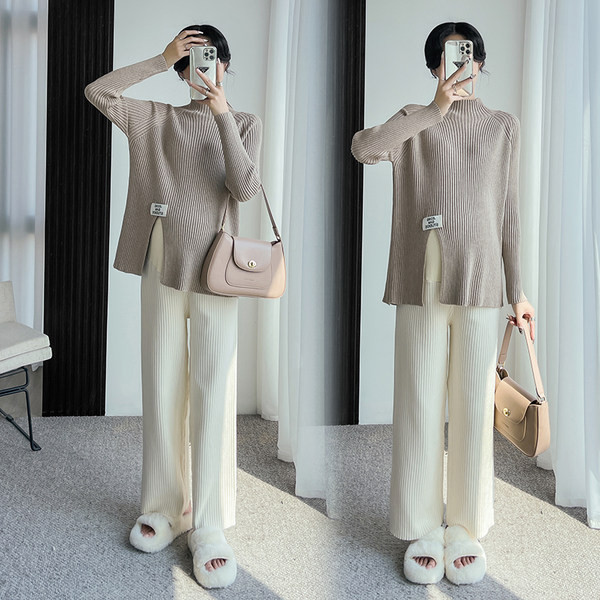 Įprastas megztinis nėščiosioms su polo kaklu - su skeltuku ir logotipu