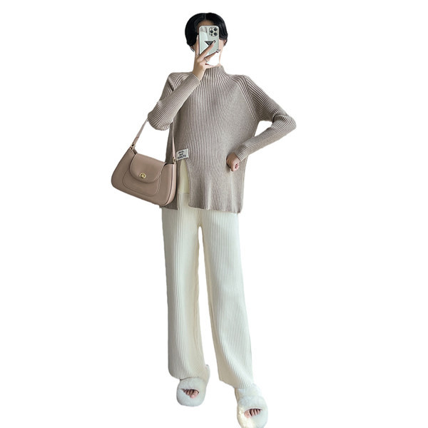 Įprastas megztinis nėščiosioms su polo kaklu - su skeltuku ir logotipu