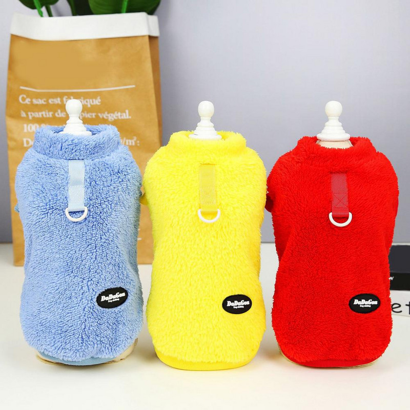 Kényelmes kisállatruházat vonógyűrűvel, többszínű kutyamellénnyel, minimalista melegen tartó poliészter polár textúrájú kisállat póló télre