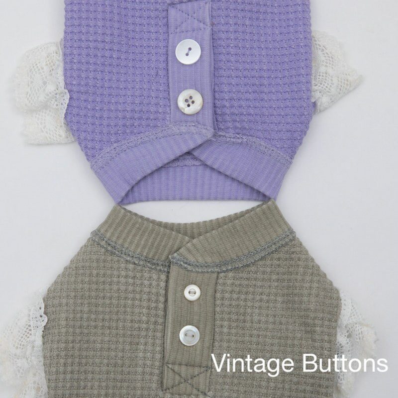 Νέο μπλουζάκι με δαντέλα βάφλα για σκύλους Schnauzer Ζεστά ρούχα για κατοικίδια Καλοκαιρινά ρούχα για κατοικίδια Επώνυμα ρούχα για σκύλους Ρούχα για κουτάβια