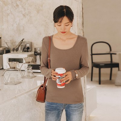 Jednofarebná tehotenská blúzka so štvorcovým výstrihom