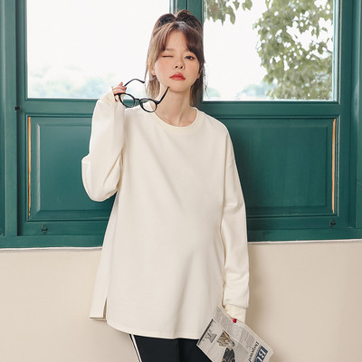 Jednofarebná tehotenská blúzka s oválnym výstrihom a dlhým rukávom