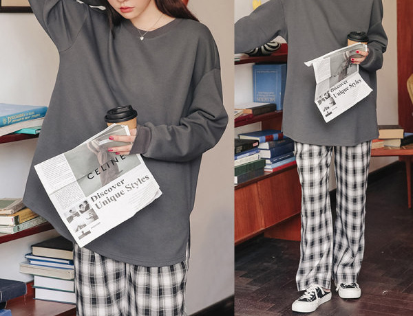 Jednofarebná tehotenská blúzka s oválnym výstrihom a dlhým rukávom