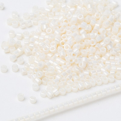 Taidian Miyuki Delica helmed 11/0 valget värvi Super Mix Beadwork tarnija 3 grammi / partii umbes 600 tükki 1,6x1,3 mm