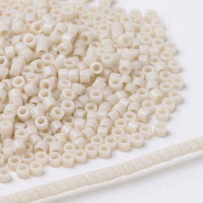 Taidian Miyuki Delica helmed 11/0 valget värvi Super Mix Beadwork tarnija 3 grammi / partii umbes 600 tükki 1,6x1,3 mm