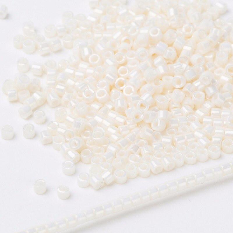 Taidian Miyuki Delica helmed 11/0 valget värvi Super Mix Beadwork tarnija 3 grammi / partii umbes 600 tükki 1,6x1,3 mm