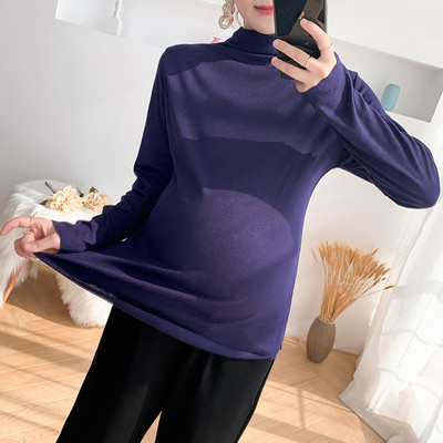 Nový model jednofarebnej blúzky s golierom pre tehotné ženy