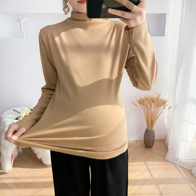 Nový model jednofarebnej blúzky s golierom pre tehotné ženy