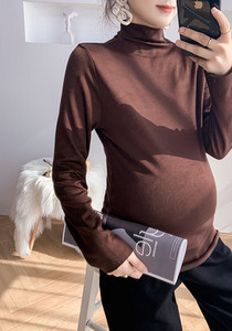 Dámska blúzka pre tehotné ženy s vysokým golierom