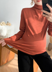 Dámska blúzka pre tehotné ženy s vysokým golierom