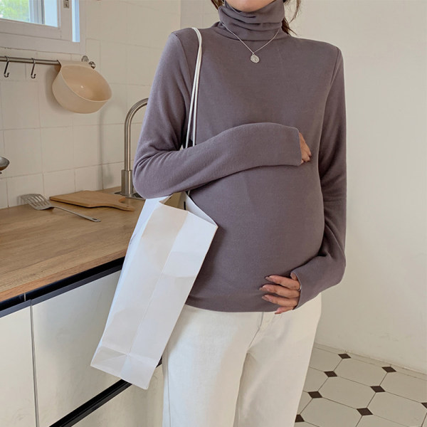 Elastická tehotenská blúzka s dlhými rukávmi a golierom