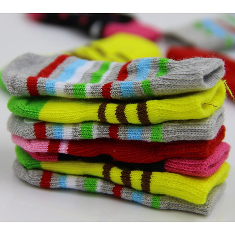 Mielos 4 vnt./rinkinys Kambarinės naminių šunų kojinės Minkštos kokybiškos medvilnės Šiltos neslystančios letenėlės Lengvai nuplaunamos Spalvingos šunų kačių batų kojinės