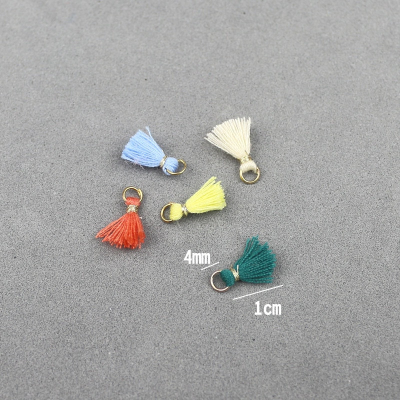 50 ks 1 cm bavlnená niť mini strapcový prívesok DIY remeselné materiály šperky náušnice ozdoby závesný prsteň malý strapcový lem