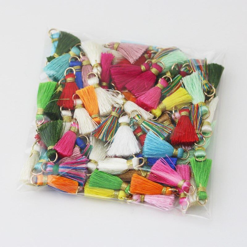 (100 bucăți/pachet) Samll ciucuri franjuri din piele vintage pentru purl macrame bijuterii bricolaj breloc curele telefon mobil pandantiv pălărie aurie